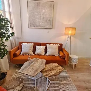 Sous Les Toits D'avignon Apartment